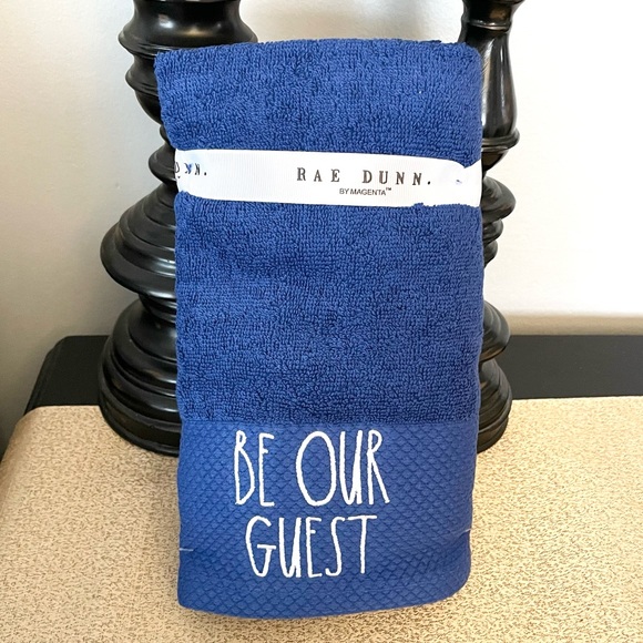 NWT Rae Dunn SET OF 2 BE OUR GUEST Hand Towels - Picture 4 of 5